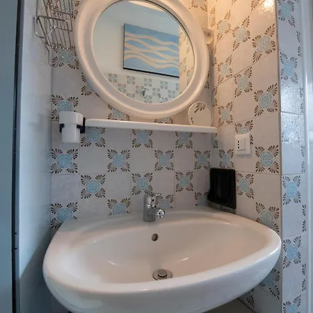 239 - Casa Del Sole Vista Mare - 5minuti A Piedi Dal Mare - Parcheggio Privato Apartman
