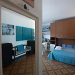 239 - Casa Del Sole Vista Mare - 5minuti A Piedi Dal Mare - Parcheggio Privato * 모네글리아